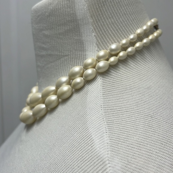 Vintage Faux White Pearl Choker Necklace - Picture 2 of 4